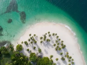 Turquoise water and white sand beach at Cayo Levantado Bacardi Island